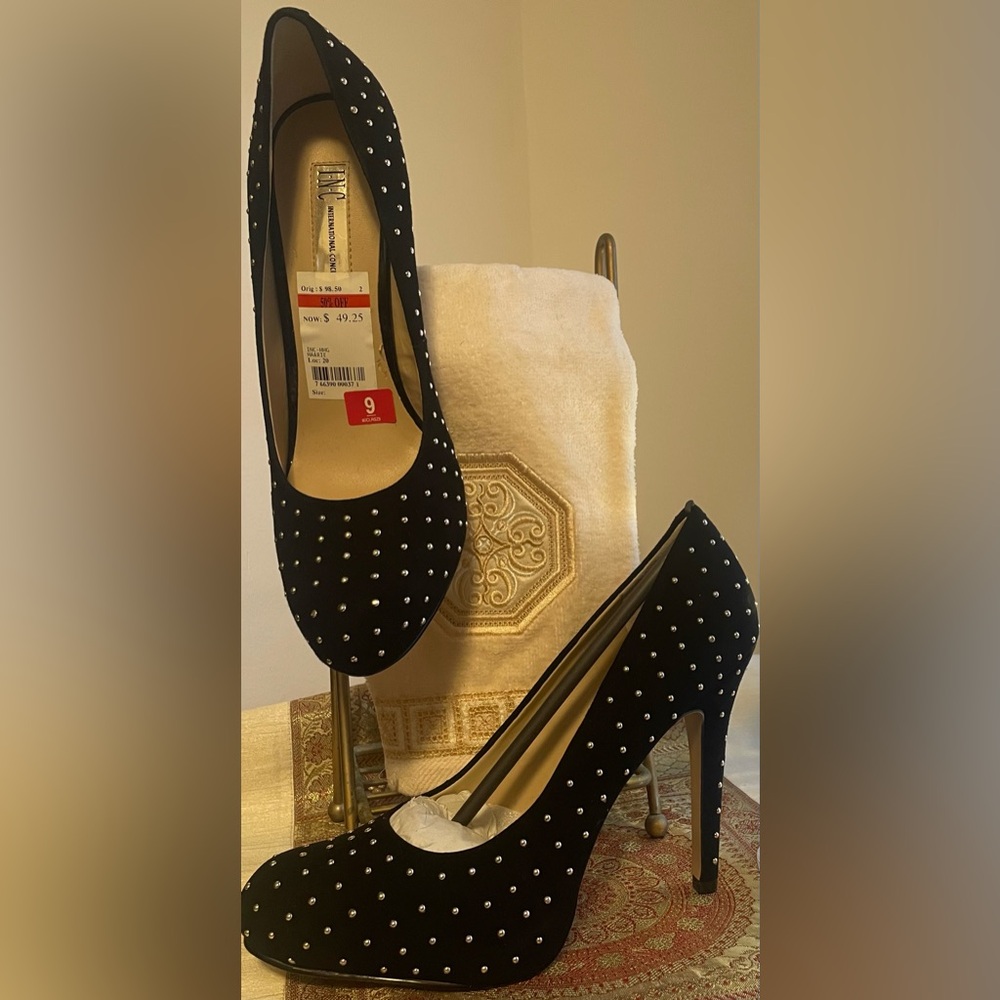 NEW INC International Concepts Black Suede Pumps with Gold Accents - Size 9